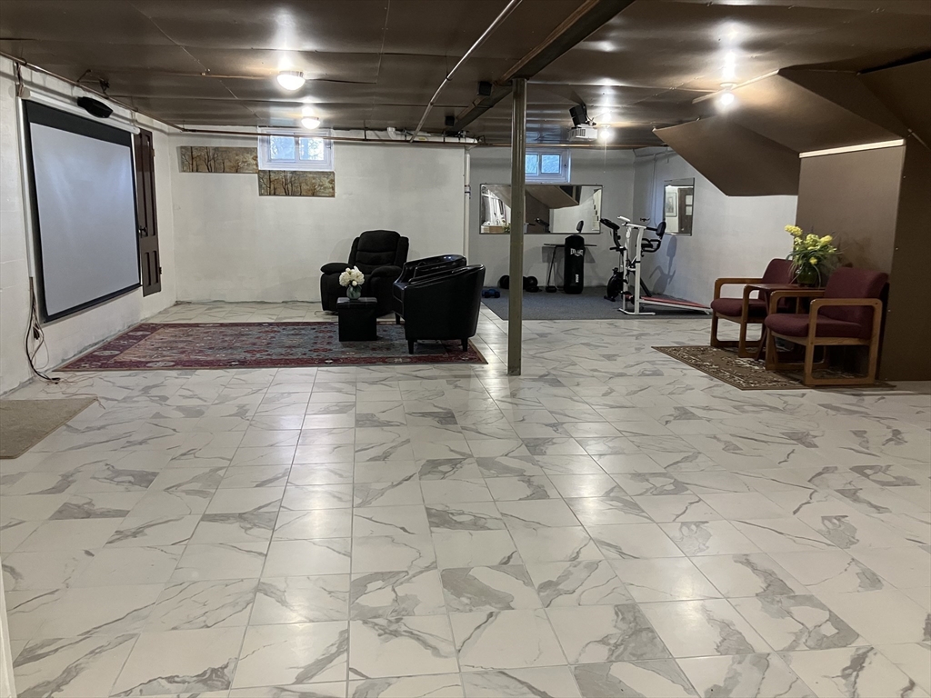 21 Trinity Avenue Worcester, MA 01605 - Photo 35 of 38