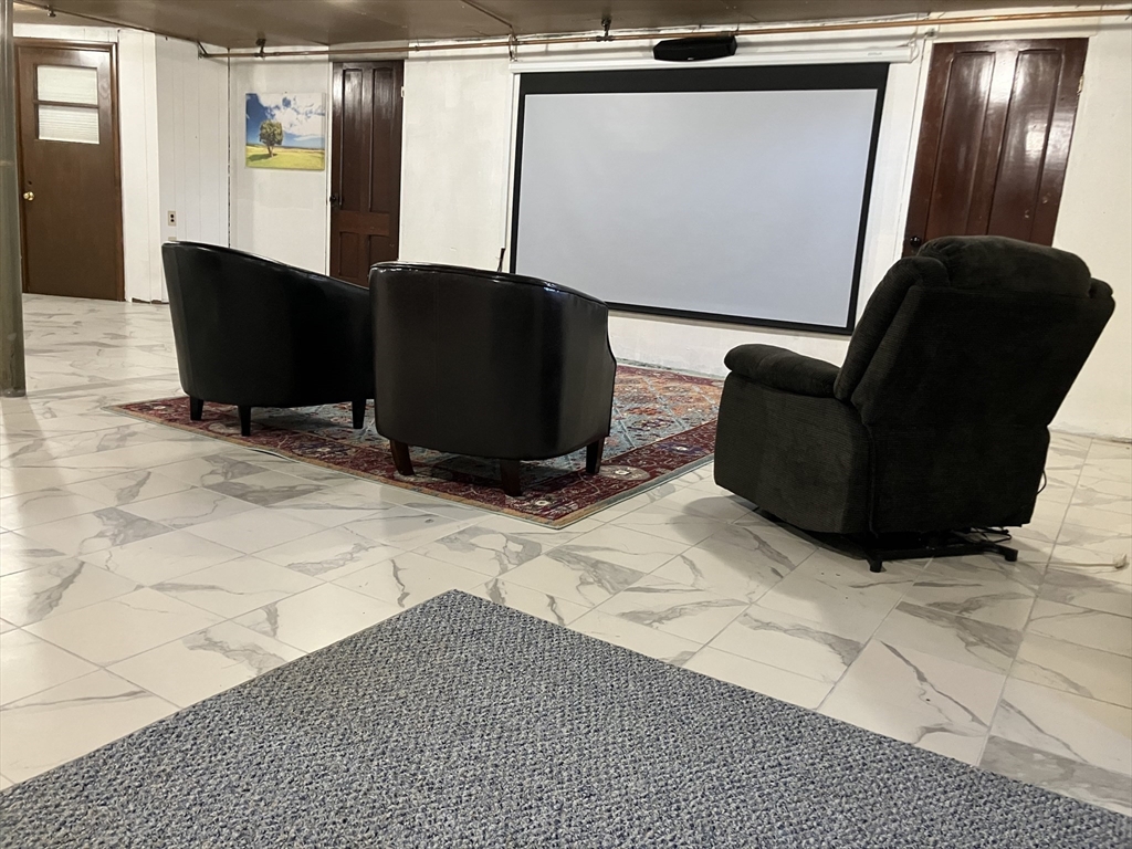 21 Trinity Avenue Worcester, MA 01605 - Photo 37 of 38