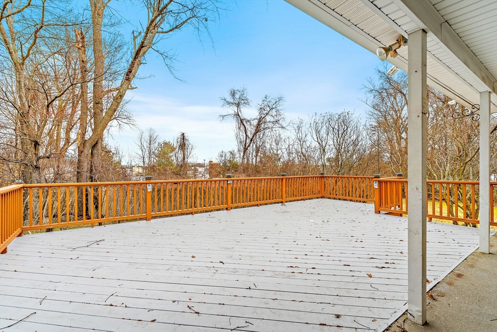 21 Trinity Avenue Worcester, MA 01605 - Photo 4 of 38