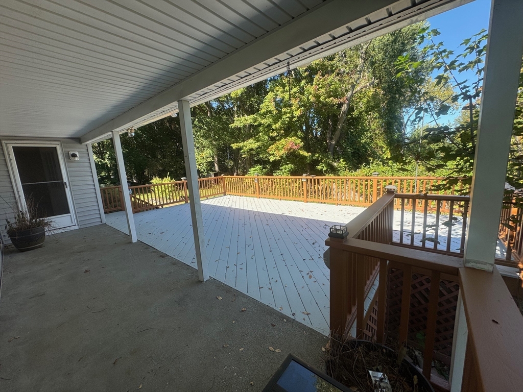 21 Trinity Avenue Worcester, MA 01605 - Photo 7 of 38