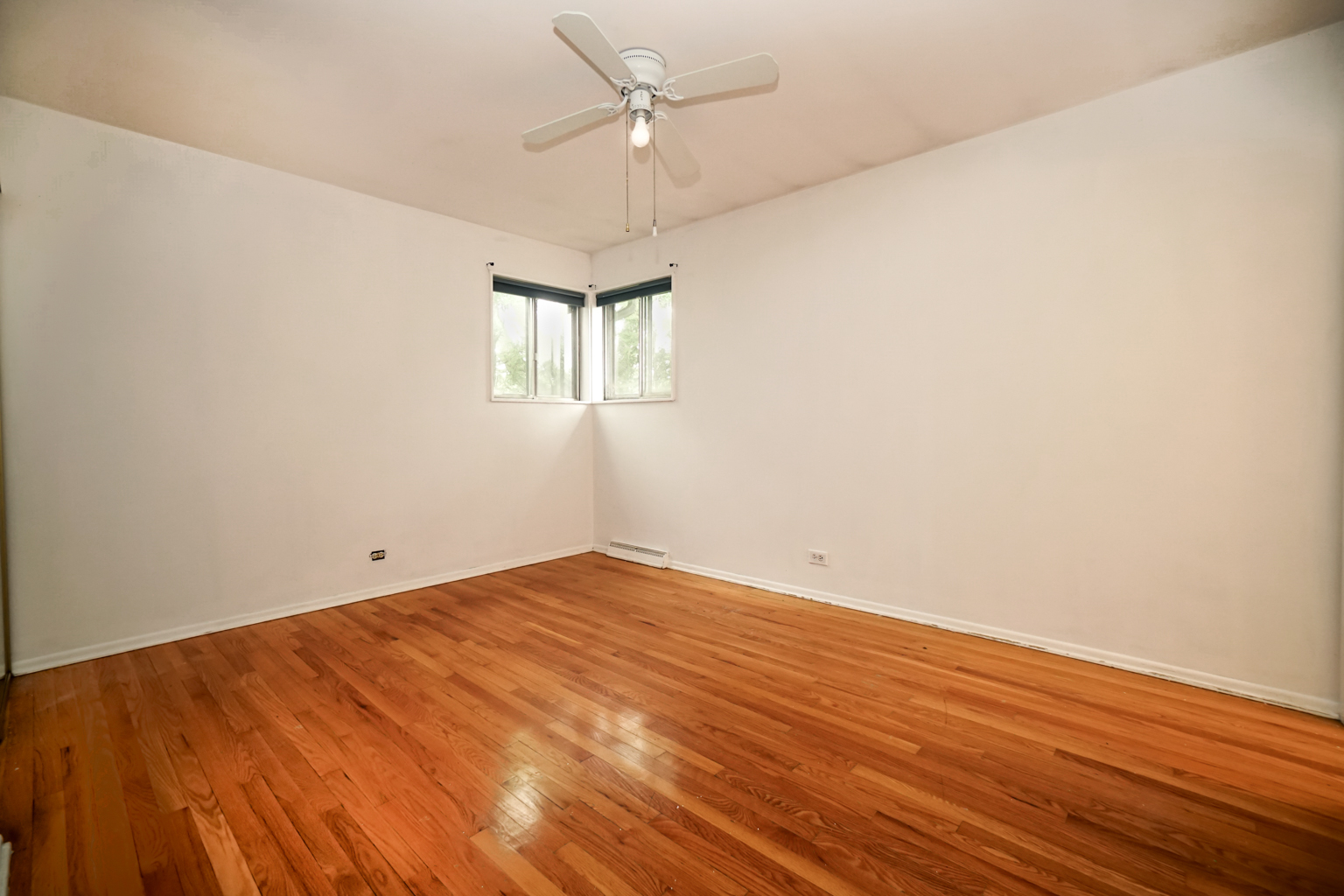 1010 North Elmhurst Road Prospect Heights, IL 60070 - Photo 9 of 15 an empty room with a window