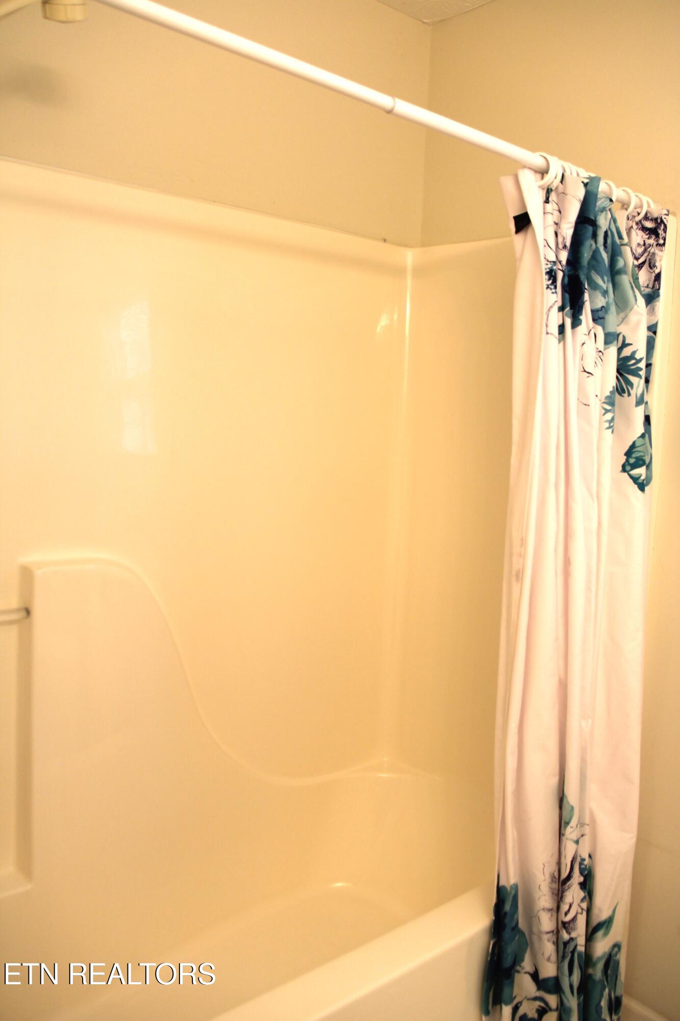 413 Herringbone Court Powell, TN 37849 - Photo 18 of 35 Hall bath