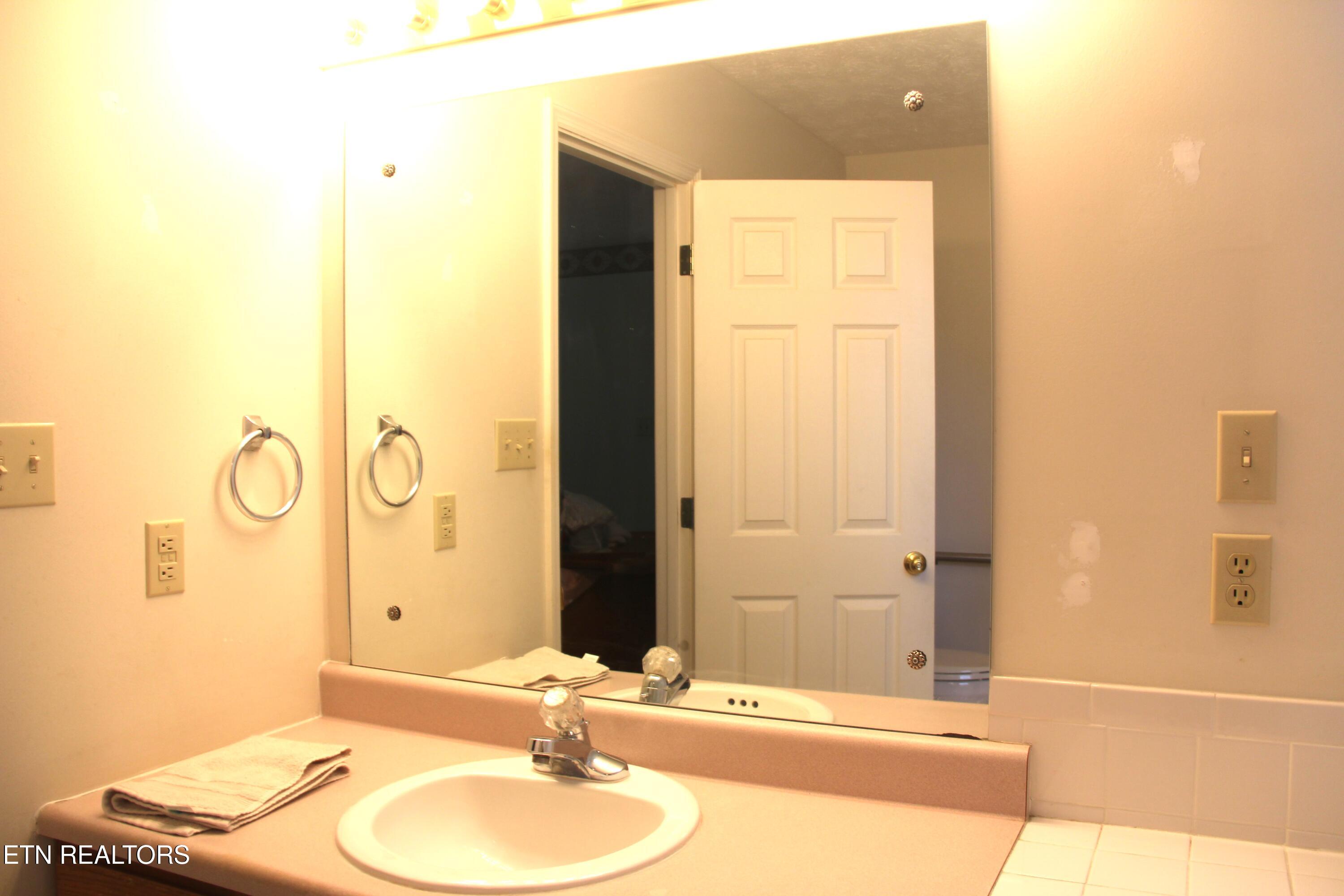 413 Herringbone Court Powell, TN 37849 - Photo 20 of 35 Main bath