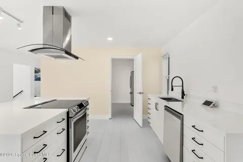 $2,899,999 | 9085 South Hwy A1A, Melbourne Beach, FL 32951