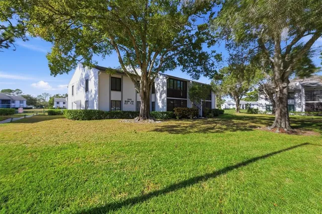 $150,000 | 1243 Pine Ridge Circle West, Unit D2, Tarpon Springs, FL 34688