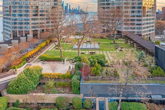 $325,000 | 7004 Boulevard East, Unit 2E, Guttenberg, NJ 07093