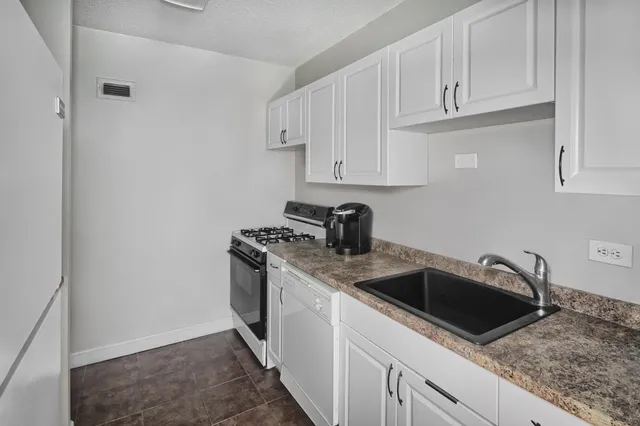 $325,000 | 7004 Boulevard East, Unit 2E, Guttenberg, NJ 07093