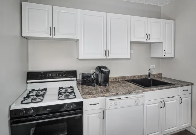 $325,000 | 7004 Boulevard East, Unit 2E, Guttenberg, NJ 07093