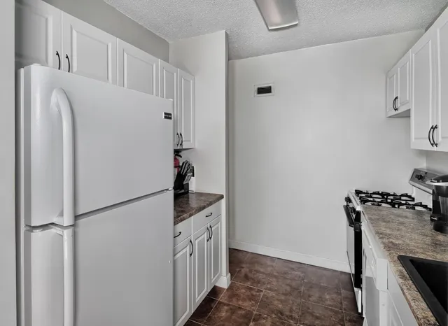 $325,000 | 7004 Boulevard East, Unit 2E, Guttenberg, NJ 07093