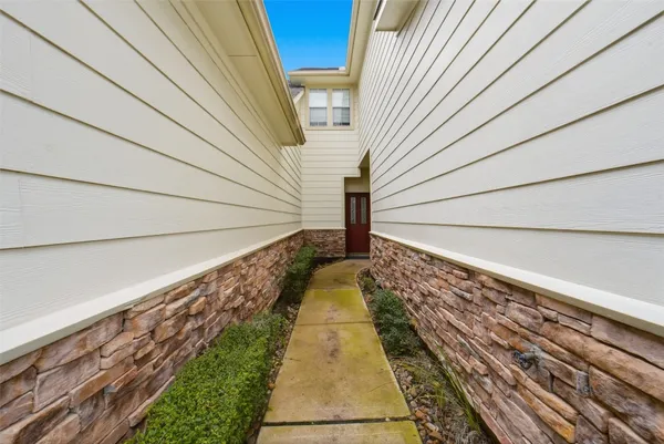 $270,000 | 2110 Ridge Wood Lane, Sugar Land, TX 77479