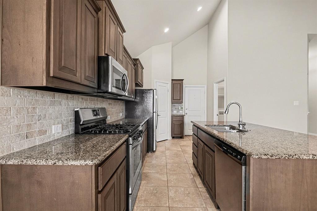 905 Falcon Road Argyle, TX 76226 - Photo 9 of 25