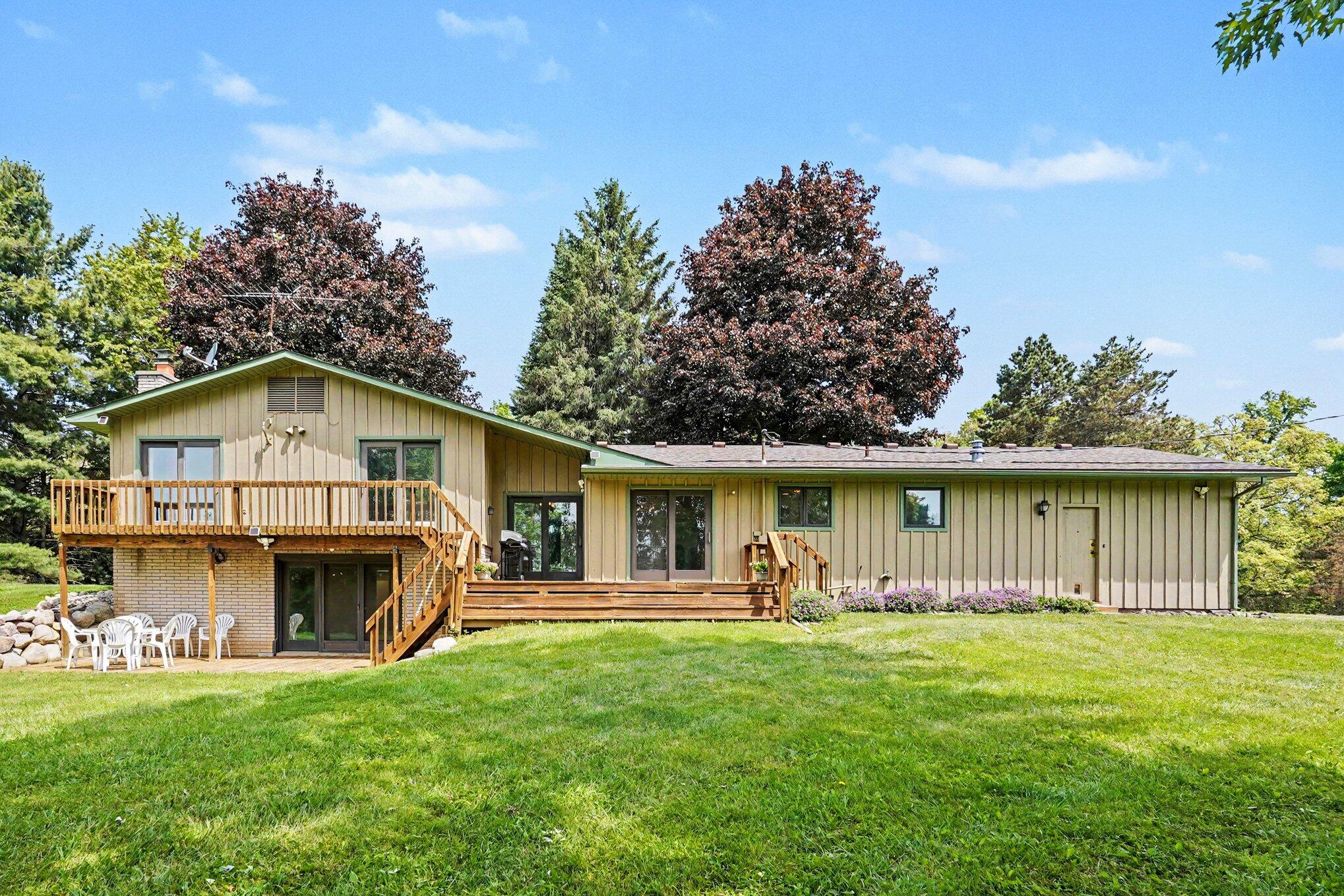 13650 Spencer Road Milford, MI 48380 - Photo 3 of 38 003_file_4396