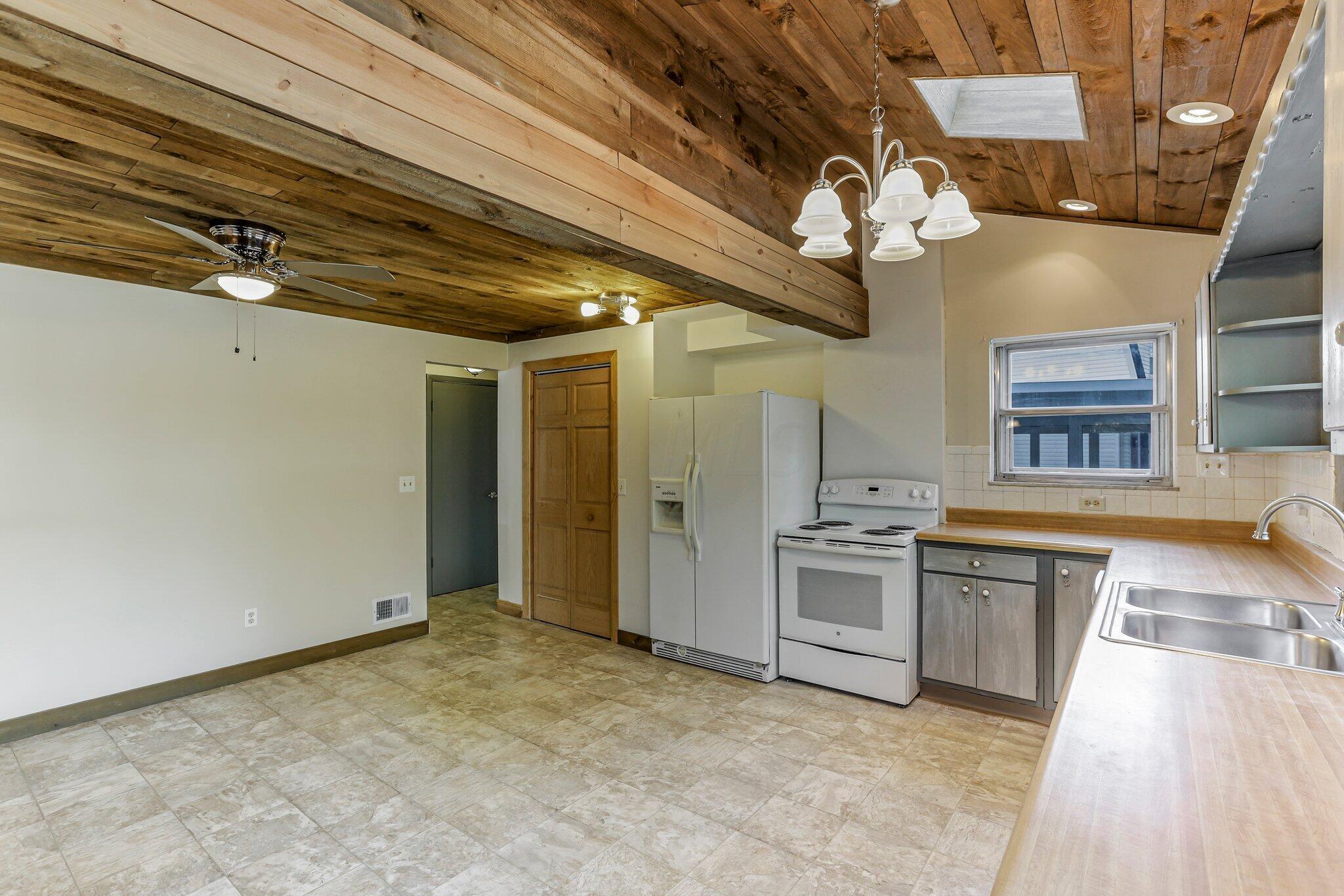 2470 Merbrook Road Columbus, OH 43235 - Photo 12 of 50 8-web-or-mls-5F3A0327