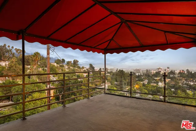 a view of a terrace with sky view