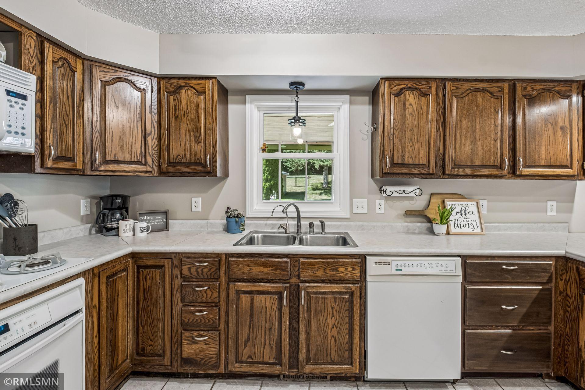 1440 Valleyview Road Chaska, MN 55318 - Photo 16 of 45 Gallery Image 16