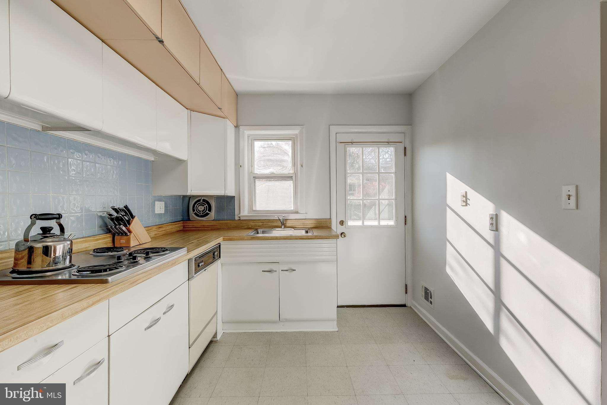 1215 Brixton Road Baltimore, MD 21239 - Photo 18 of 42 Kitchen