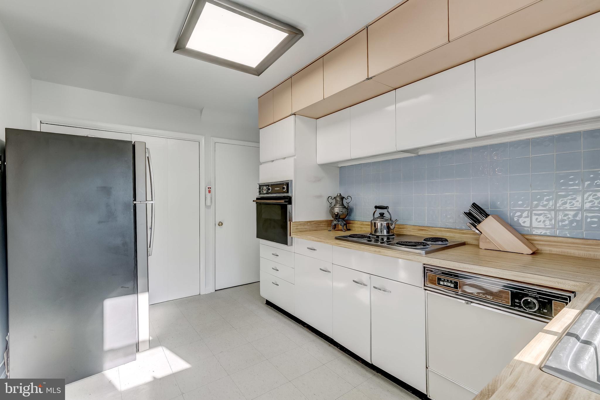 1215 Brixton Road Baltimore, MD 21239 - Photo 19 of 42 Kitchen