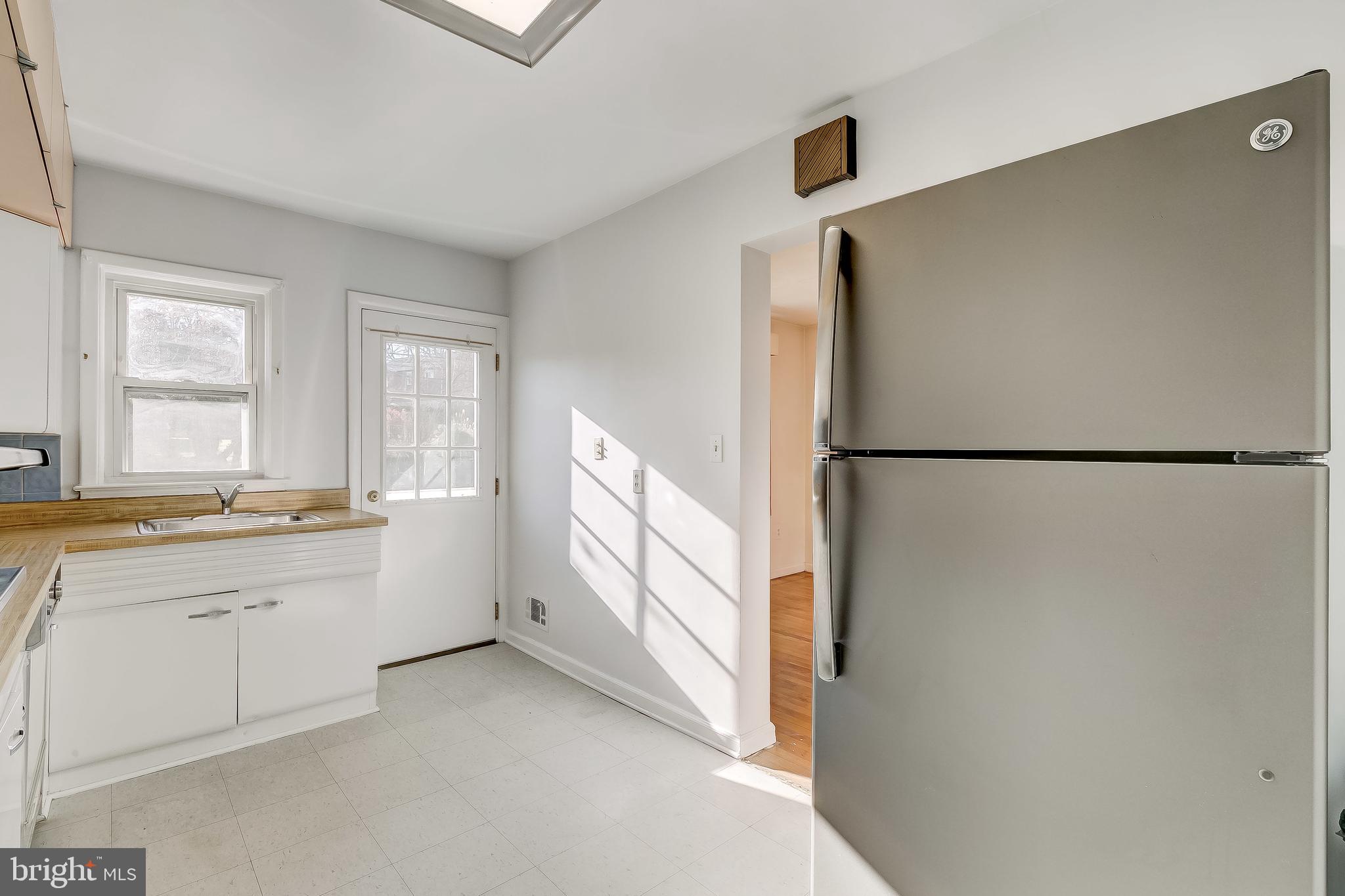 1215 Brixton Road Baltimore, MD 21239 - Photo 20 of 42 Kitchen
