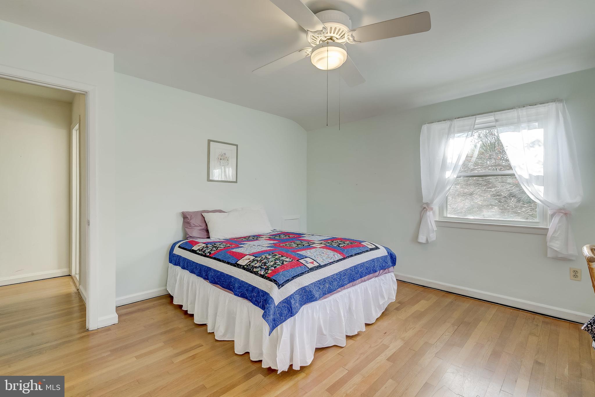 1215 Brixton Road Baltimore, MD 21239 - Photo 23 of 42 Large bedroom