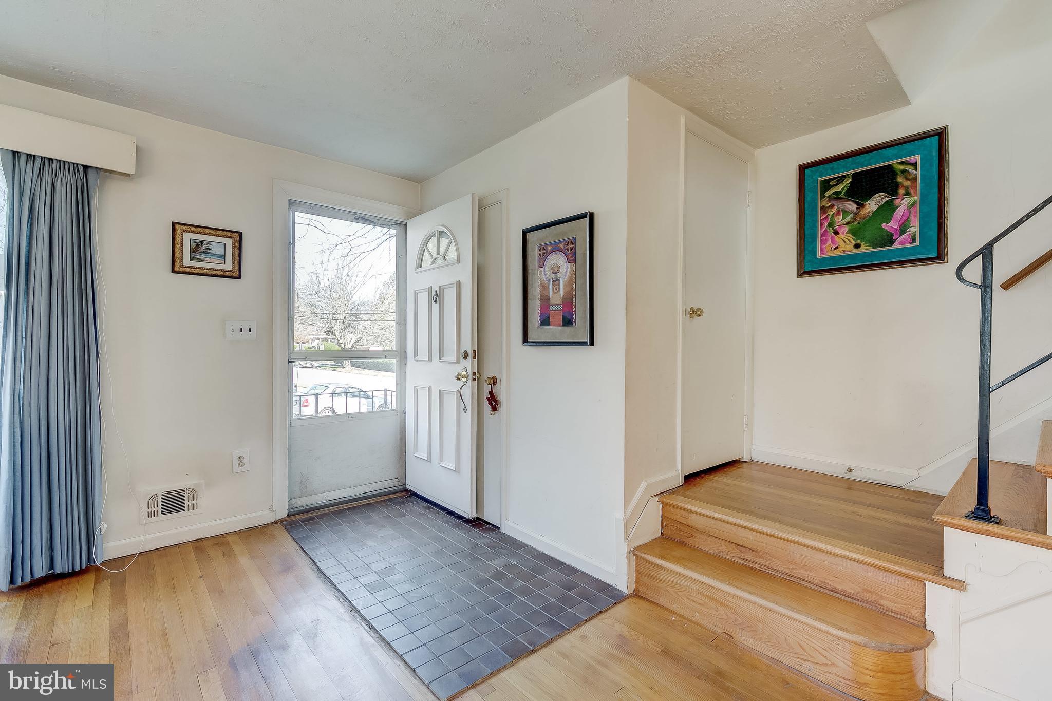 1215 Brixton Road Baltimore, MD 21239 - Photo 8 of 42 Living room