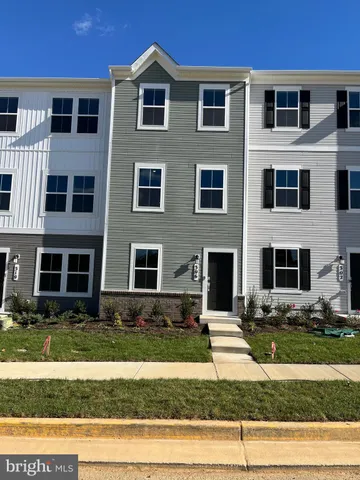 $1,950 | 306 Watercourse Drive, Ranson, WV 25438