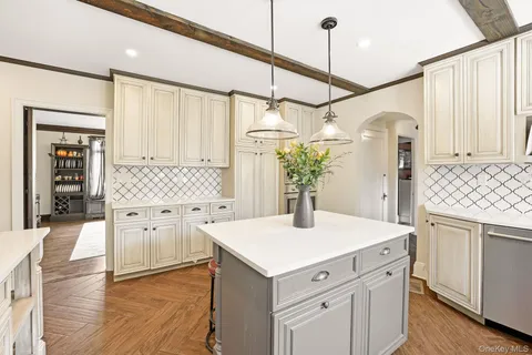 $1,800,000 | 14 Overhill Road, New Rochelle, NY 10804