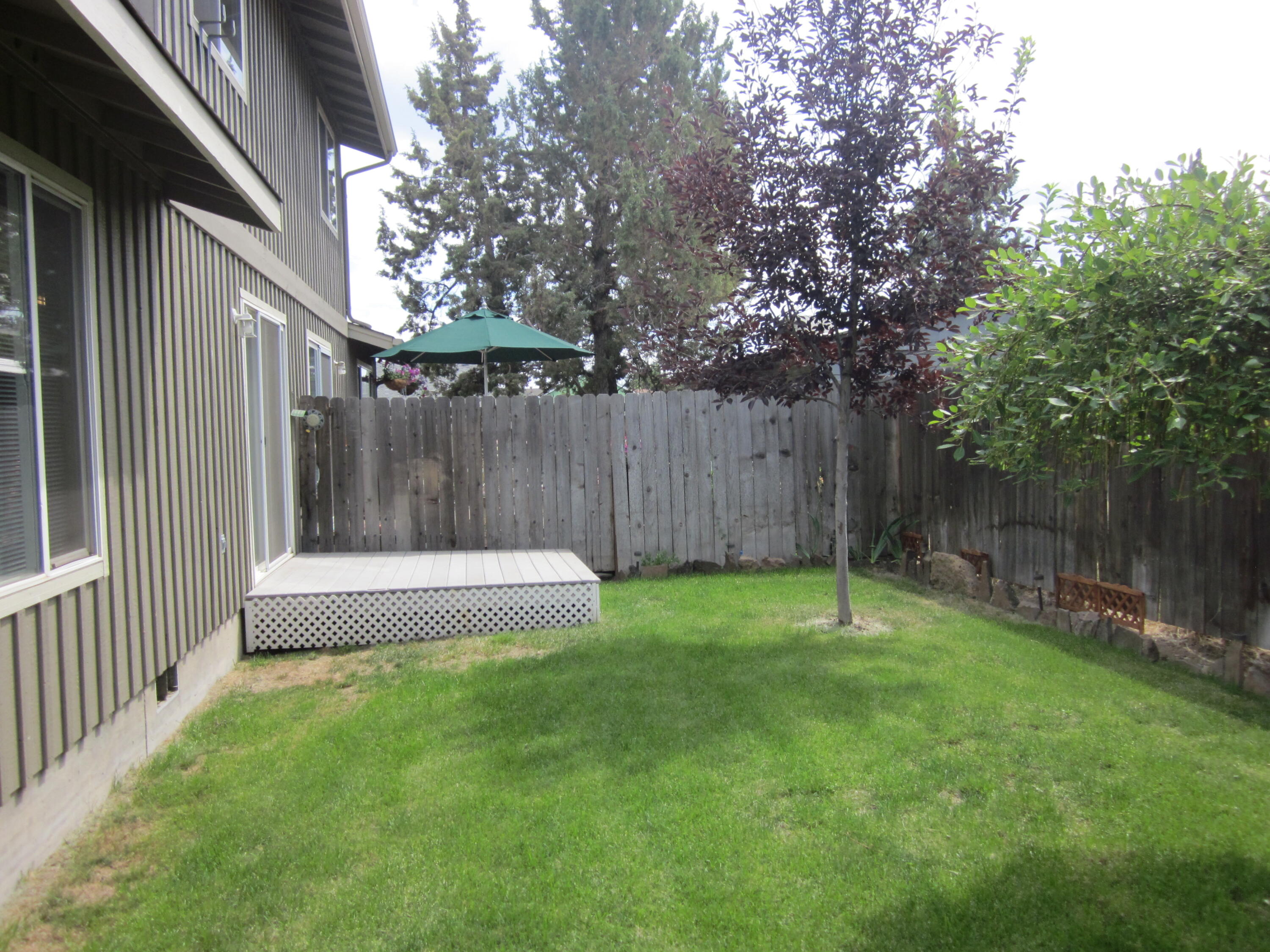 2211 Southwest Quartz Avenue Redmond, OR 97756 - Photo 15 of 26 a view of outdoor space and yard
