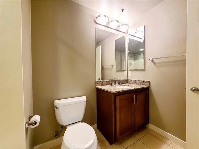 a close up view of a washer and dryer