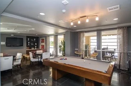 $2,999 | 21301 Erwin Street, Unit 402, Woodland Hills, CA 91367