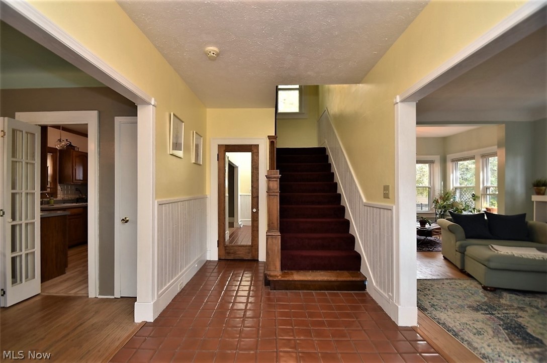 2991 Edgehill Road Cleveland, OH 44118 - Photo 3 of 26 Gallery Image 3