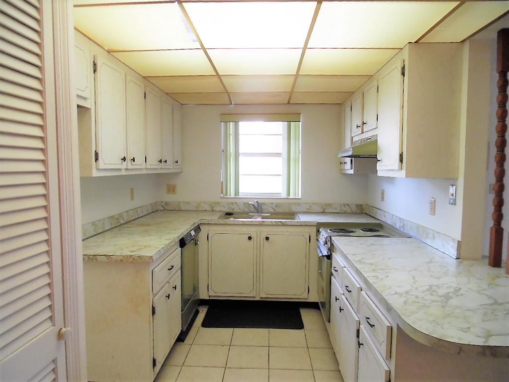 1271 Northwest 13th Street, Unit 355E Boca Raton, FL 33486 - Photo 7 of 22 Kitchen (2)