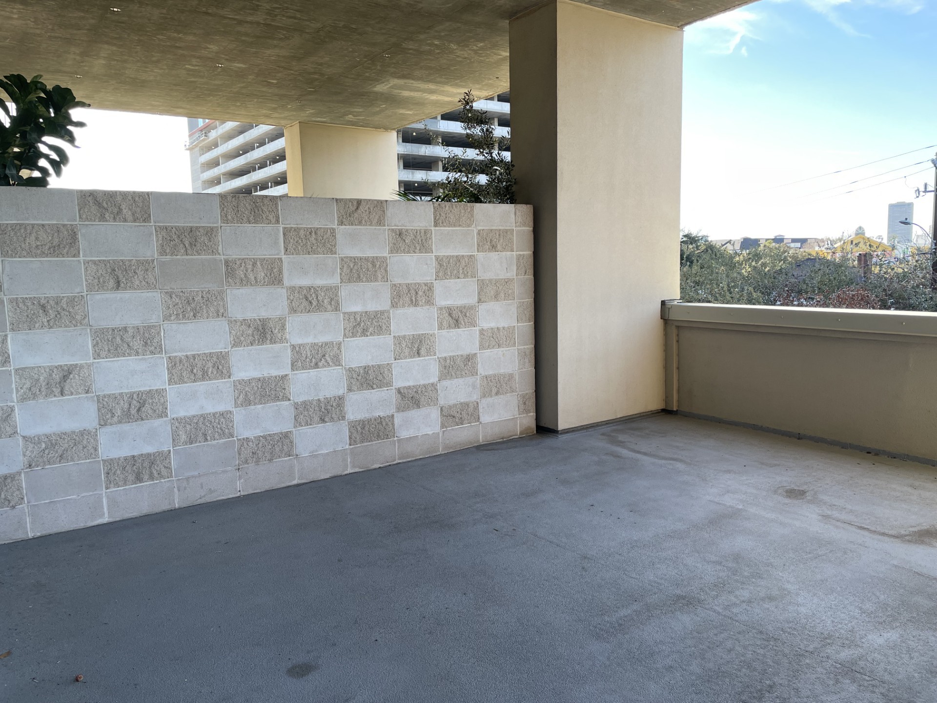 1401 Calumet Street, Unit 300 Houston, TX 77004 - Photo 3 of 31 Spacious covered patio with privacy wall, ideal for outdoor relaxation or entertainment, offering a partial view of the surrounding area.