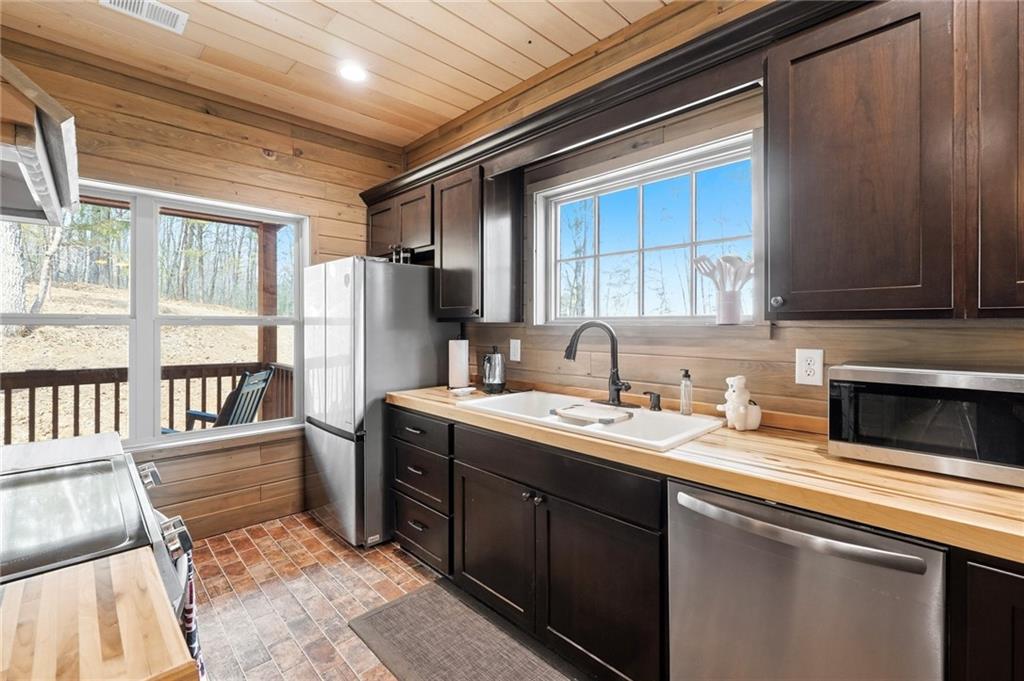 1041 Astro Court Northeast Ranger, GA 30734 - Photo 10 of 52