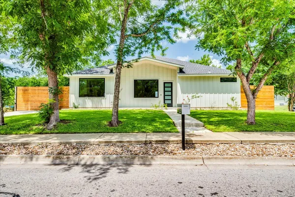 $875,000 | 1215 Howard Street, Taylor, TX 76574