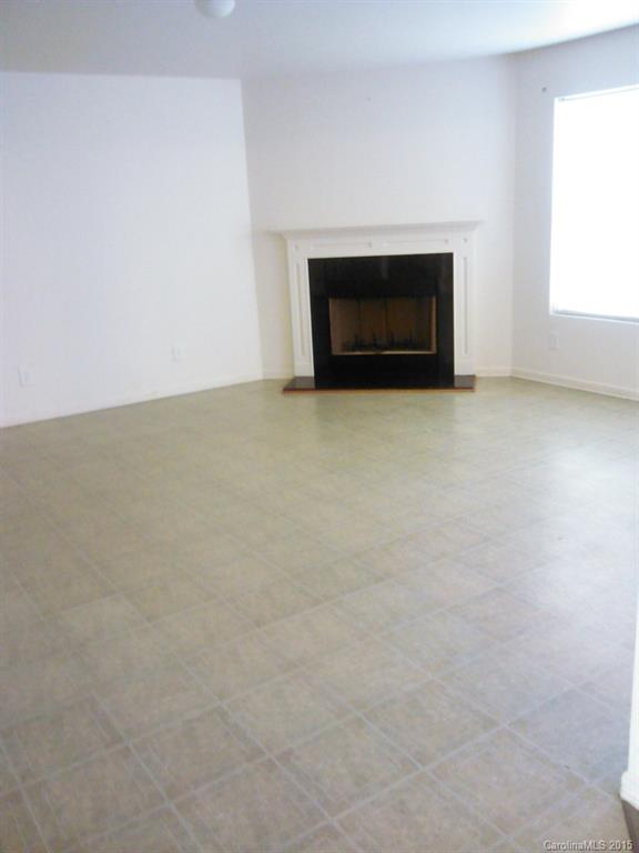 8625 Rockmoor Ridge Road Charlotte, NC 28215 - Photo 3 of 15 Gallery Image 3