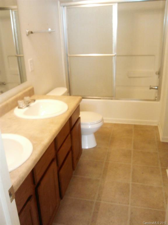 8625 Rockmoor Ridge Road Charlotte, NC 28215 - Photo 9 of 15 Gallery Image 9