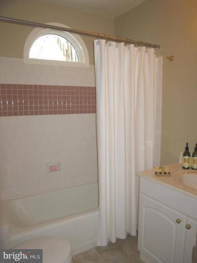 7813 Hayfield Road Alexandria, VA 22315 - Photo 11 of 19 Master Bath #2