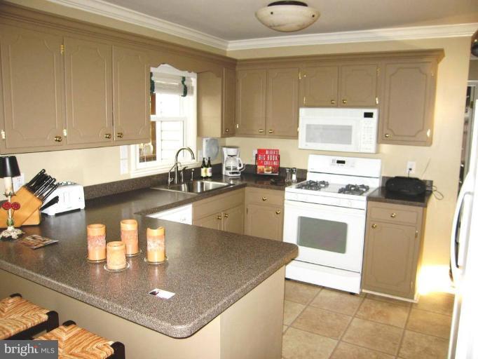 7813 Hayfield Road Alexandria, VA 22315 - Photo 16 of 19 Kitchen #2
