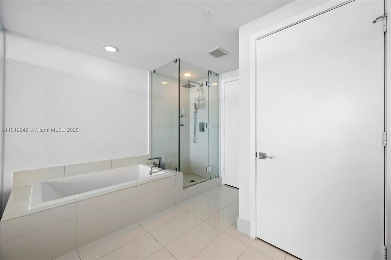 650 Northeast 32nd Street, Unit 2502 Miami, FL 33137 - Photo 16 of 29