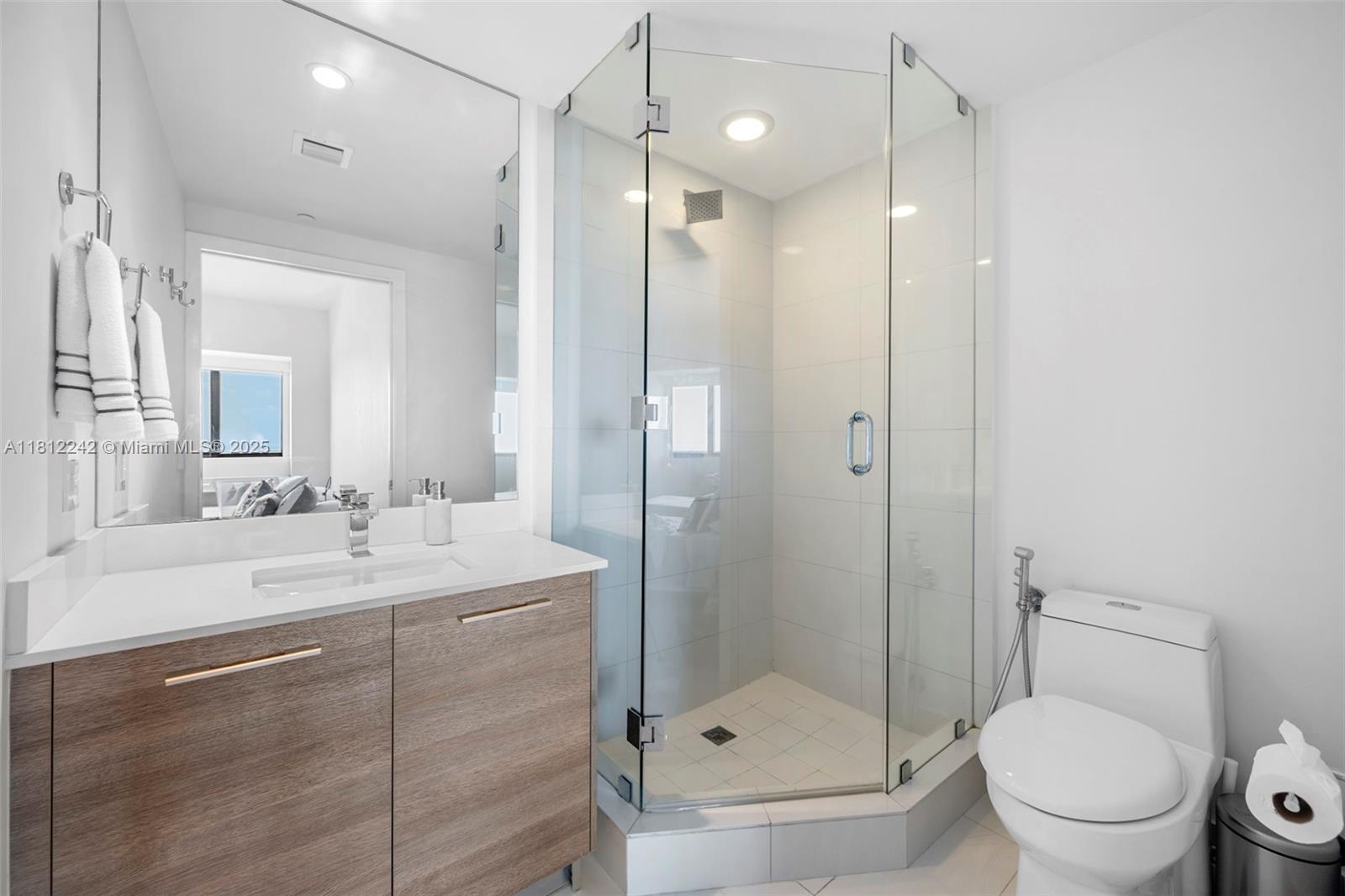 650 Northeast 32nd Street, Unit 2502 Miami, FL 33137 - Photo 21 of 29