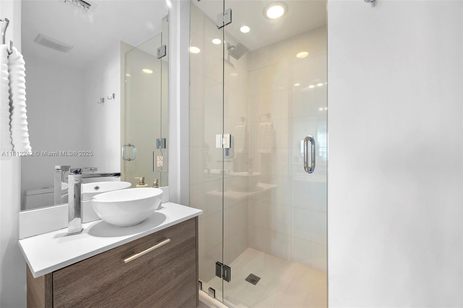 650 Northeast 32nd Street, Unit 2502 Miami, FL 33137 - Photo 23 of 29