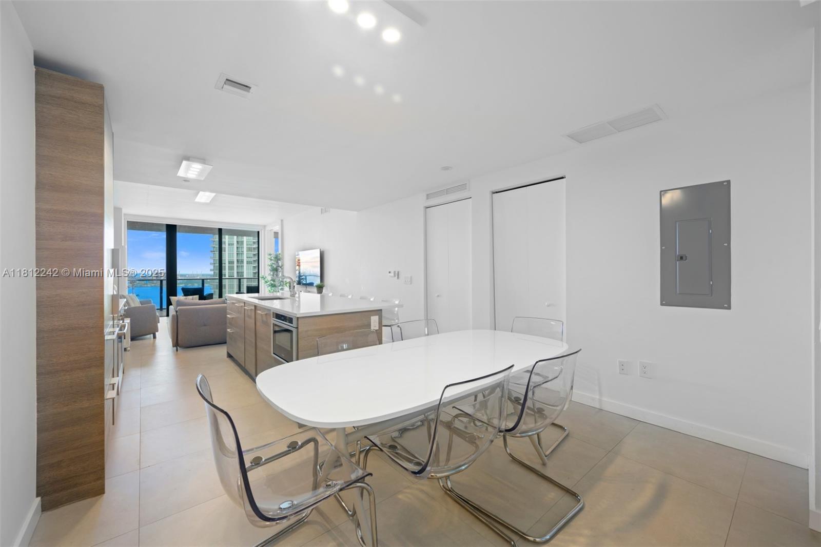 650 Northeast 32nd Street, Unit 2502 Miami, FL 33137 - Photo 3 of 29