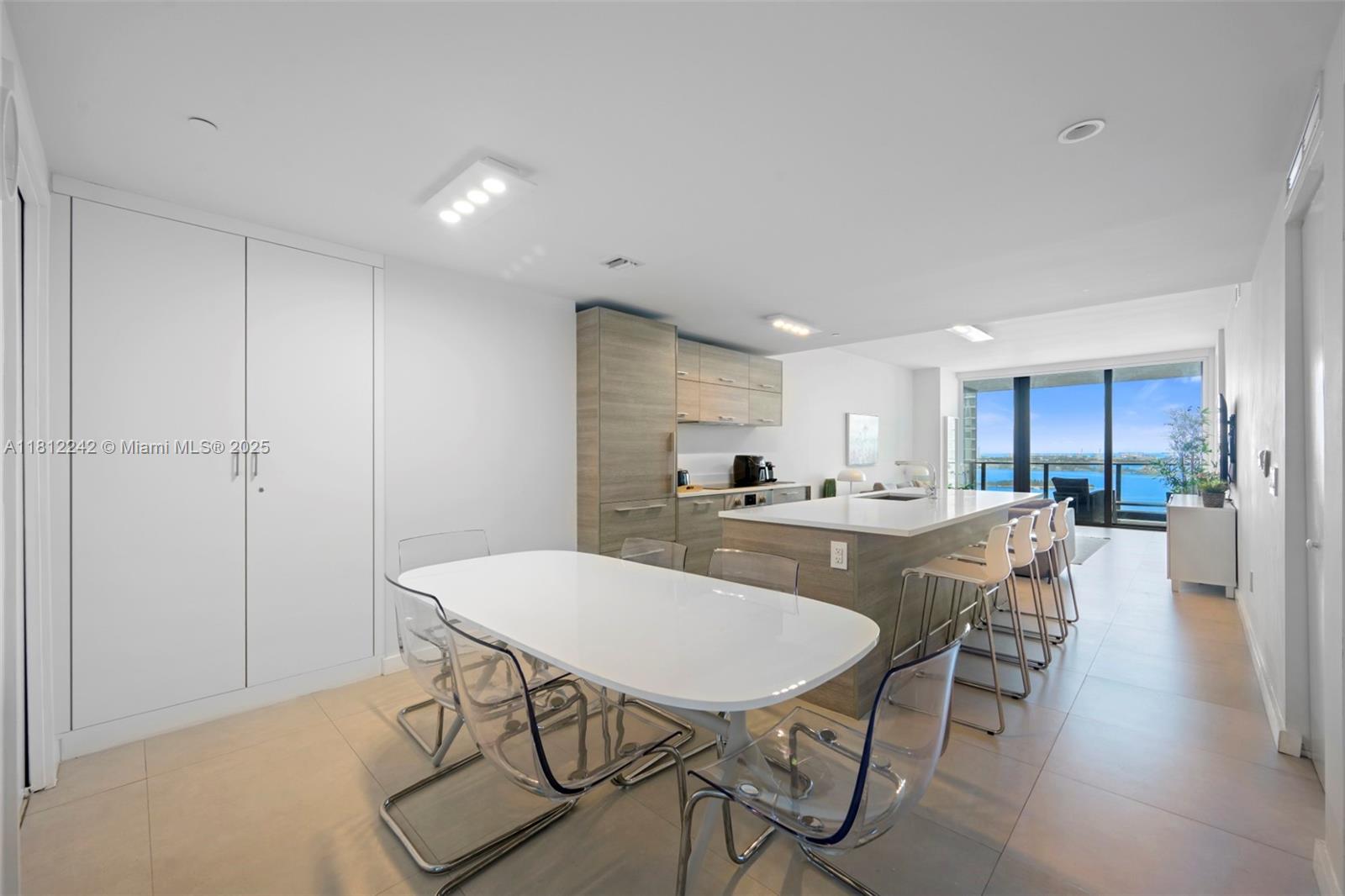 650 Northeast 32nd Street, Unit 2502 Miami, FL 33137 - Photo 4 of 29