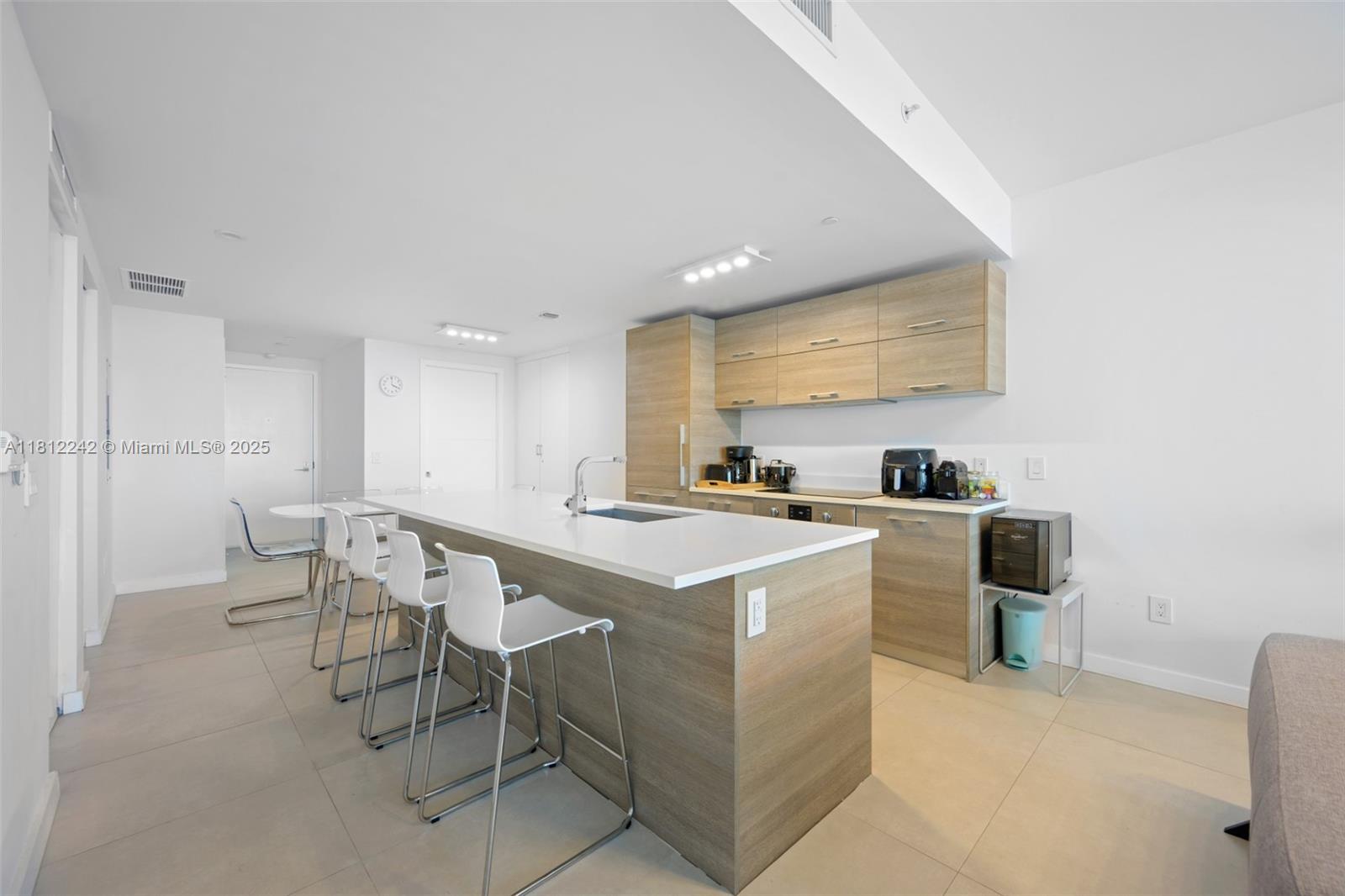 650 Northeast 32nd Street, Unit 2502 Miami, FL 33137 - Photo 5 of 29