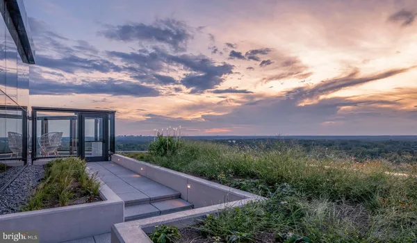 $3,102 | 4710 Elm Street, Unit 1BW1607, Bethesda, MD 20814