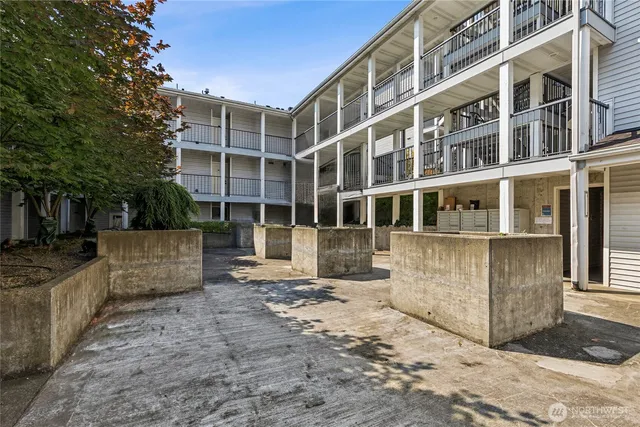 $239,990 | 9200 Greenwood Avenue North, Unit 107, Seattle, WA 98103