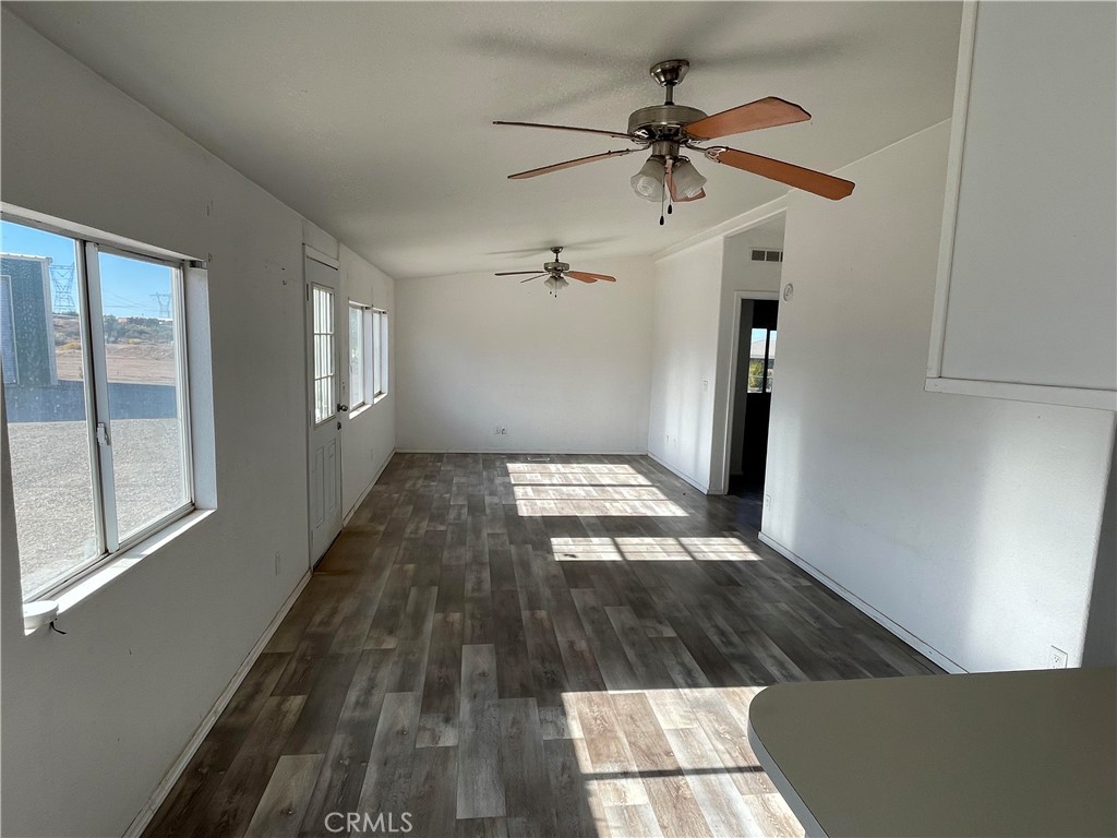 8354 White Road Phelan, CA 92371 - Photo 26 of 43 Guest house dining area