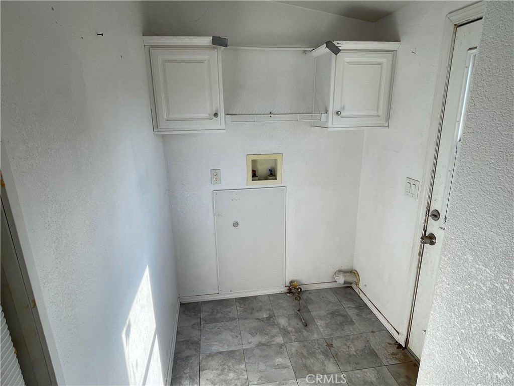 8354 White Road Phelan, CA 92371 - Photo 27 of 43 Guest house utility room washer dryer hook up