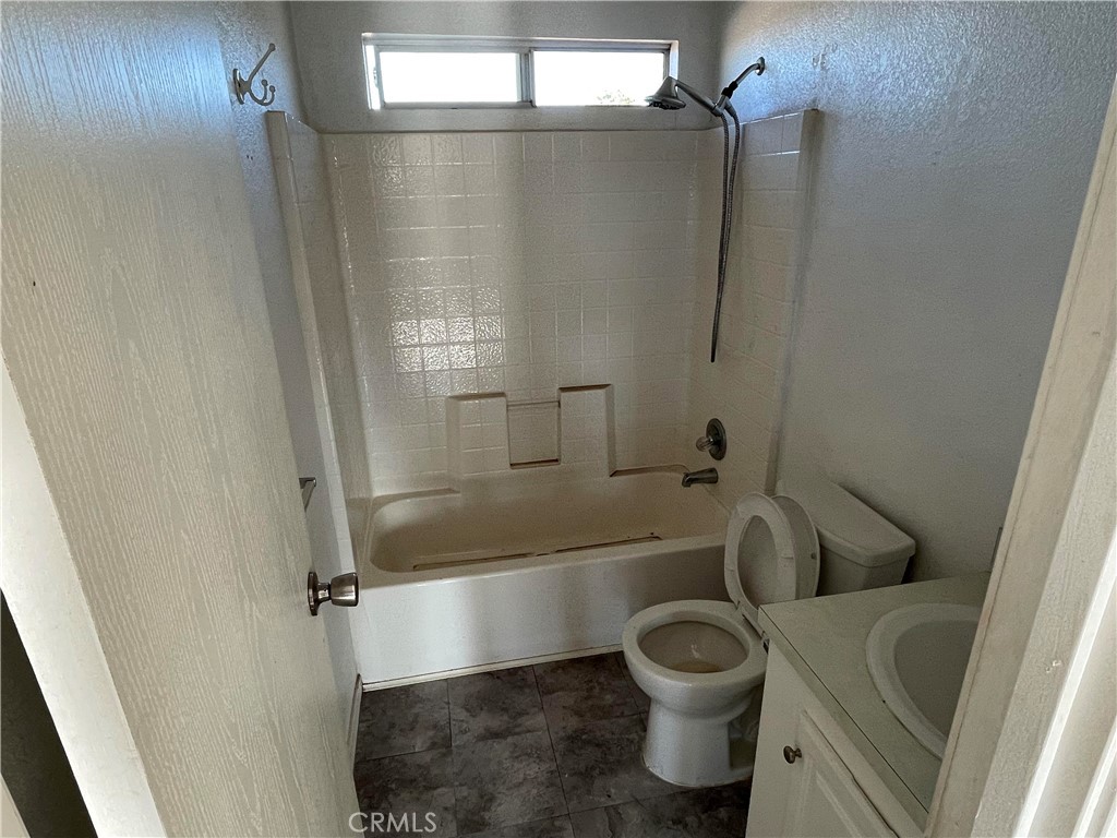 8354 White Road Phelan, CA 92371 - Photo 30 of 43 Guest house bathroom 1