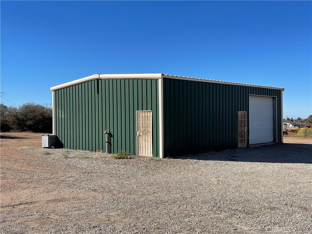 8354 White Road Phelan, CA 92371 - Photo 36 of 43 a view of outdoor space with backyard